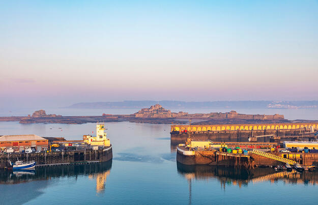  Kanalinseln- britischer Stil und französische Lebensart