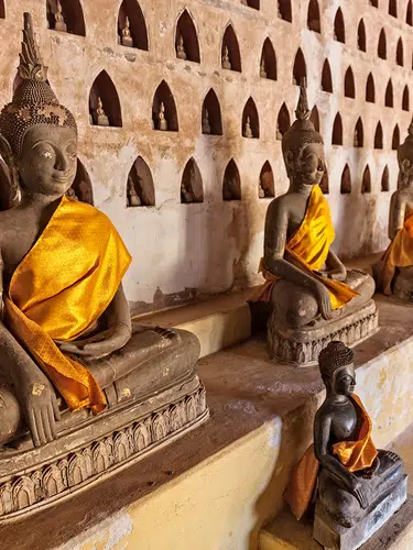 Laos - Tempel, Trekking, Traditionen